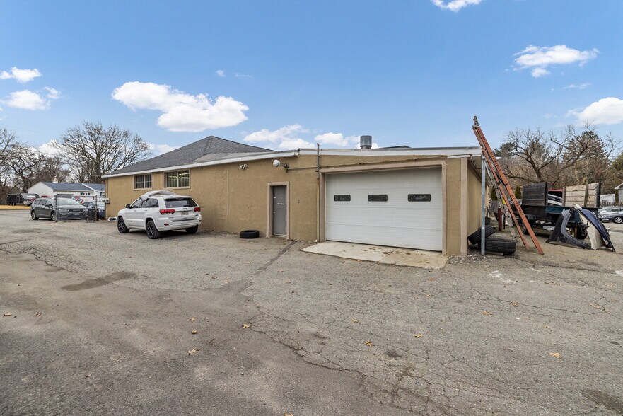 More Photos Of 20 Woodland St, Methuen Auto Repair For Sale