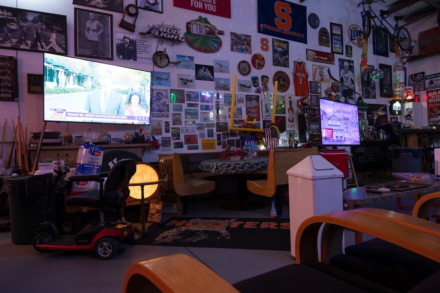 More Photos Of 1090 Knight's Trail Rd, North Venice Light Distribution For Sale