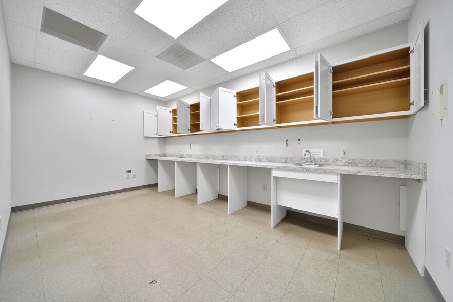More Photos Of 12036 Airline Dr, Houston Medical For Sale