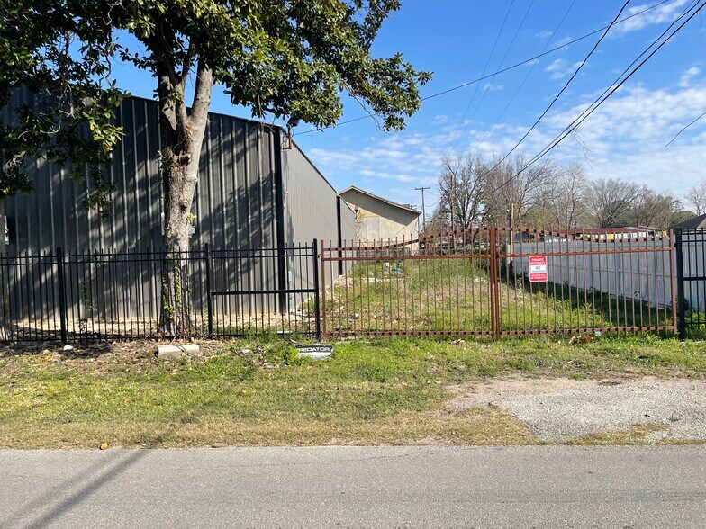 More Photos Of 2102 Aldine Bender Rd, Houston Industrial For Sale