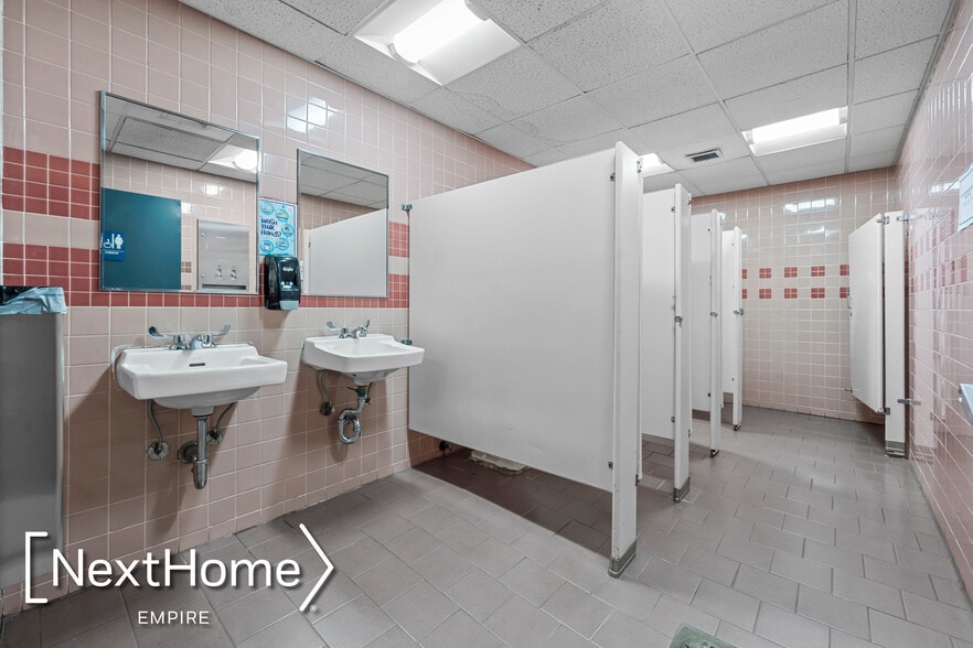 More Photos Of 27-47 Crescent St, Astoria Medical For Lease