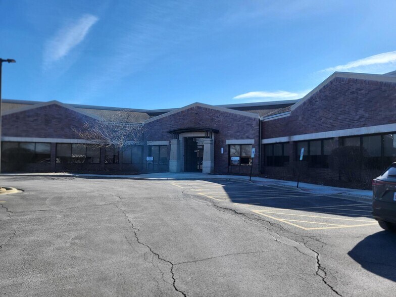 More Photos Of 3200 W Higgins Rd, Hoffman Estates Medical For Lease