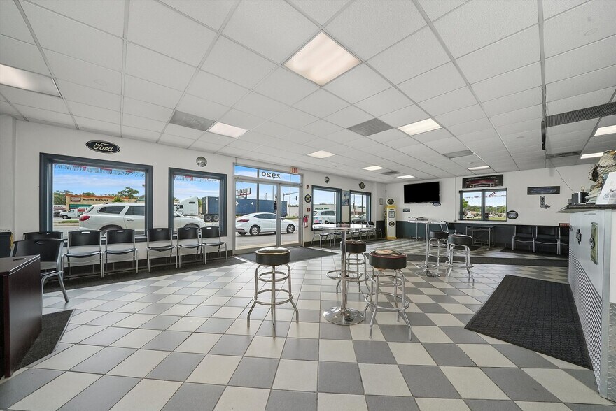 More Photos Of 2920 W 159th St, Markham Freestanding For Sale