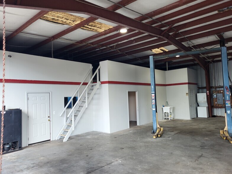 More Photos Of 3540 64th Ave N, Pinellas Park Manufacturing For Lease