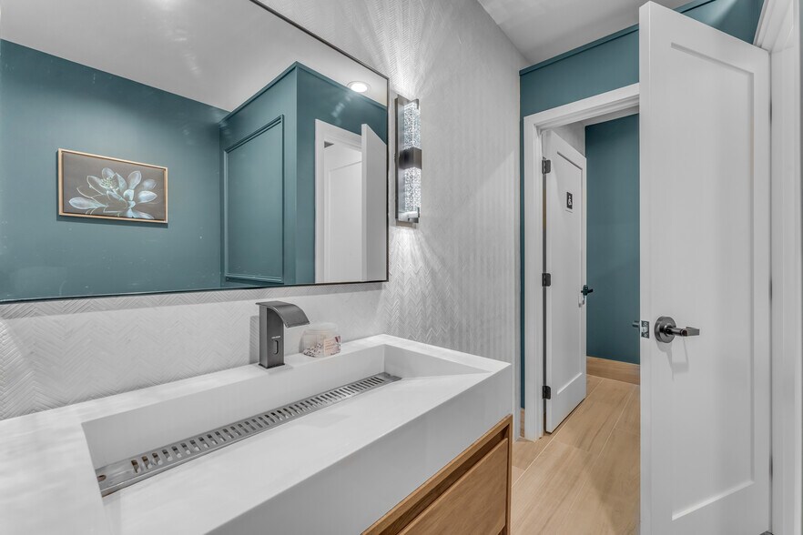 More Photos Of 7845 E Redfield Rd, Scottsdale Showroom For Lease