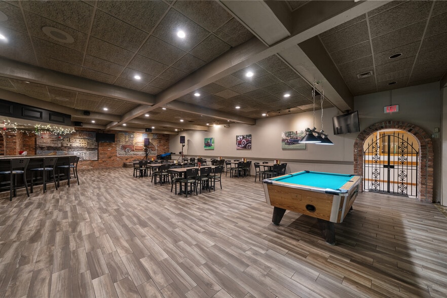 More Photos Of 21700 West Rd, Woodhaven Hotel For Sale