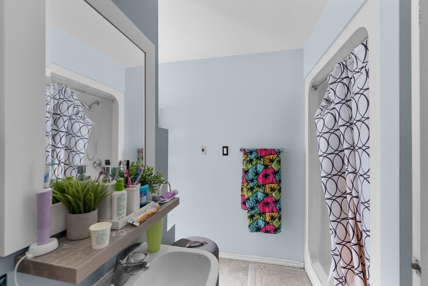 More Photos Of 29 Laren St, Wahnapitae Apartments For Sale