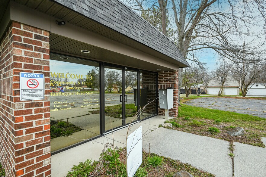 More Photos Of 1255 Engle St, Huntington Light Distribution For Sale