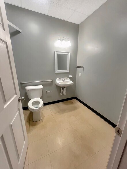 More Photos Of 13995 US Highway 29, Chatham Medical For Lease