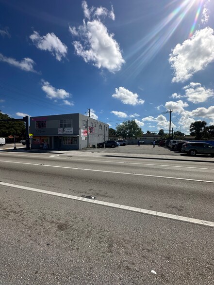 Primary Photo Of 6400-6402 Pembroke Rd, Miramar General Retail For Sale
