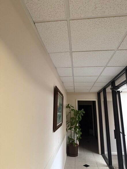 More Photos Of 10902 Roark Rd, Houston Warehouse For Lease