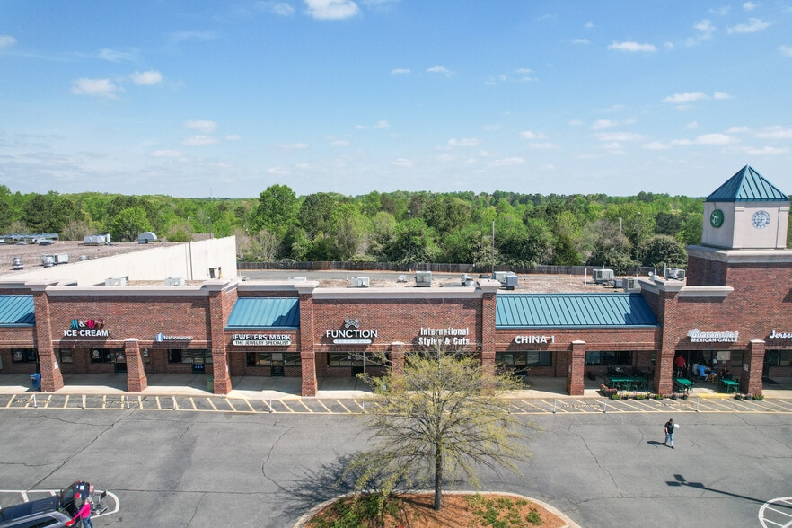 More Photos Of 6307 Burlington Rd, Whitsett General Retail For Lease