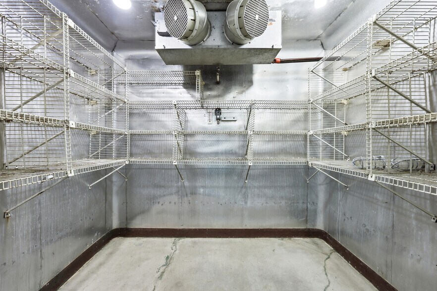 More Photos Of 5582 Atlantic Ave, Long Beach Restaurant For Sale
