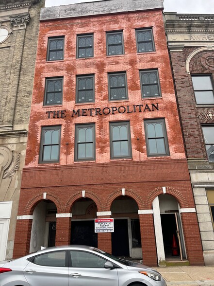 Primary Photo Of 27-29 Bank St, New London Storefront Retail Residential For Sale