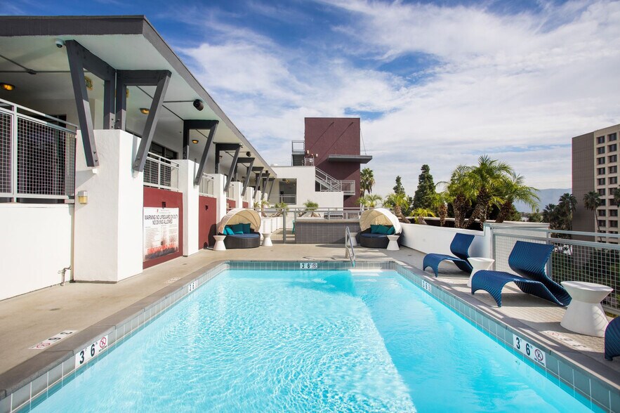 More Photos Of 11049 Magnolia Blvd, North Hollywood Apartments For Lease