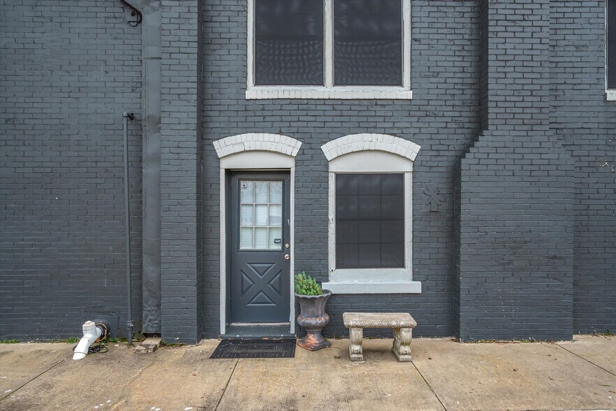 More Photos Of 100 S Main St, Crandall Storefront Retail Residential For Sale