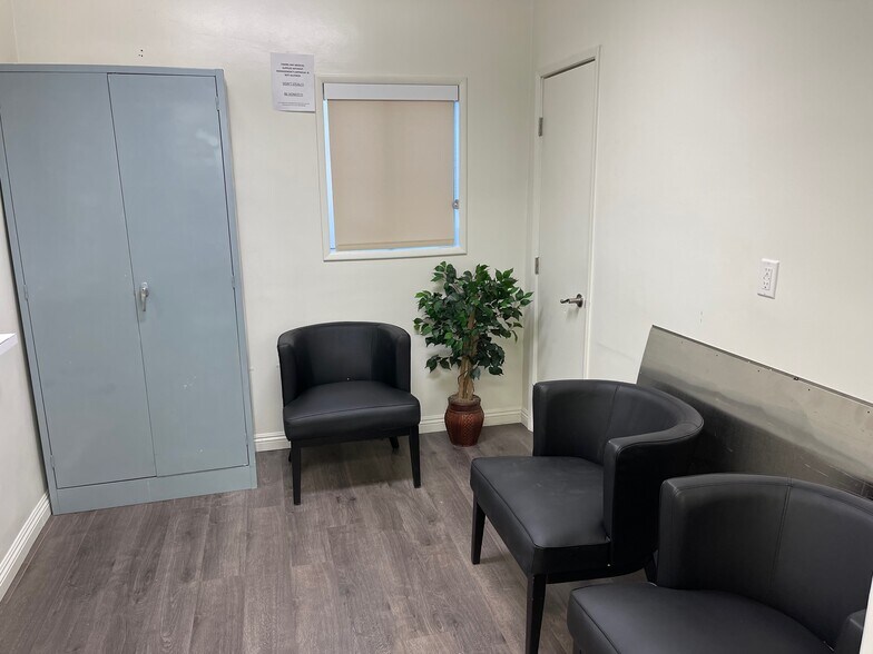 More Photos Of 10866 Riverside Dr, North Hollywood Hospital For Lease