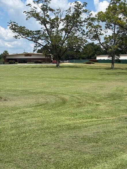 More Photos Of 2032 Sylvester Dr, Moultrie Warehouse For Sale