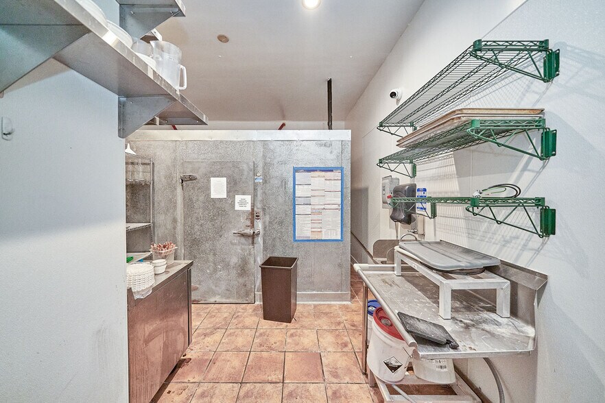 More Photos Of 1076-1080 S Fairfax Ave, Los Angeles Restaurant For Lease