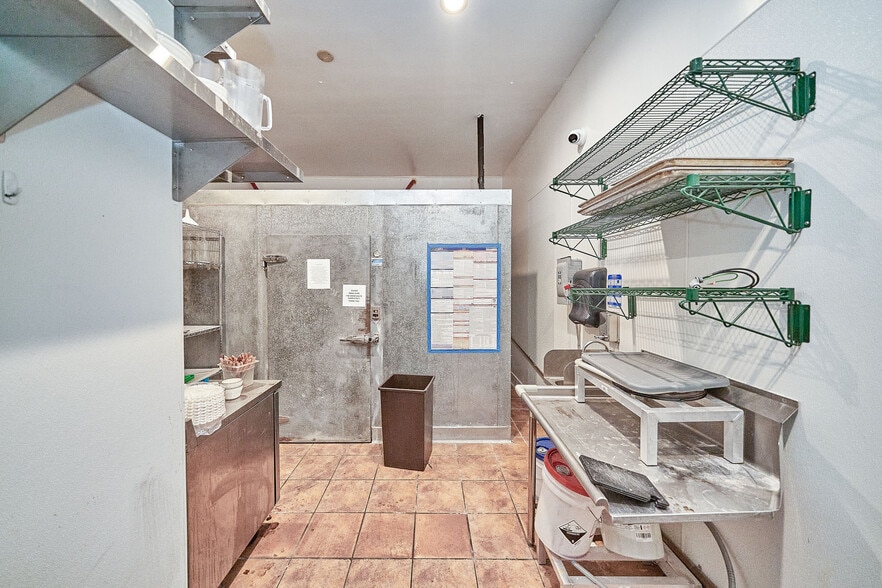 More Photos Of 1076-1080 S Fairfax Ave, Los Angeles Restaurant For Sale