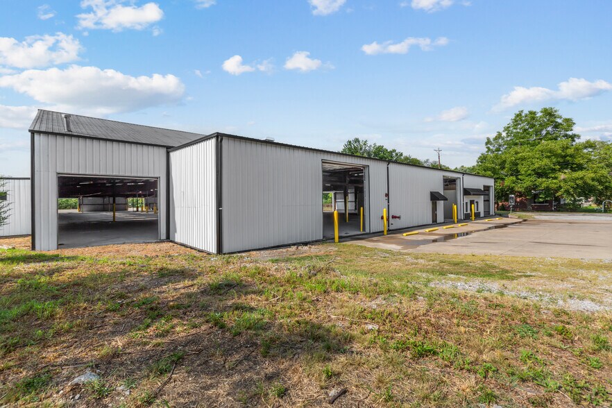 More Photos Of 240 E Park St, Guthrie Industrial For Lease