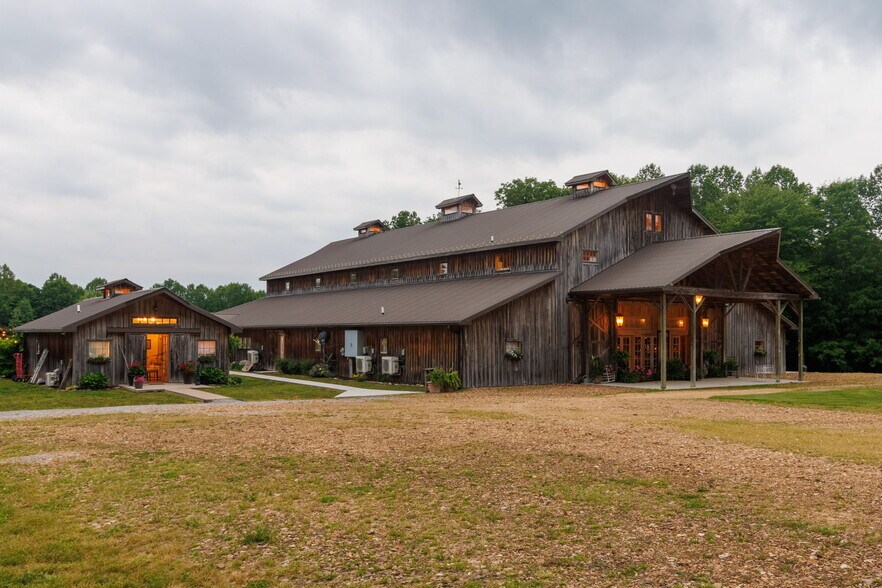 More Photos Of 6863 E Highway 80, Russell Springs Lodge Meeting Hall For Sale