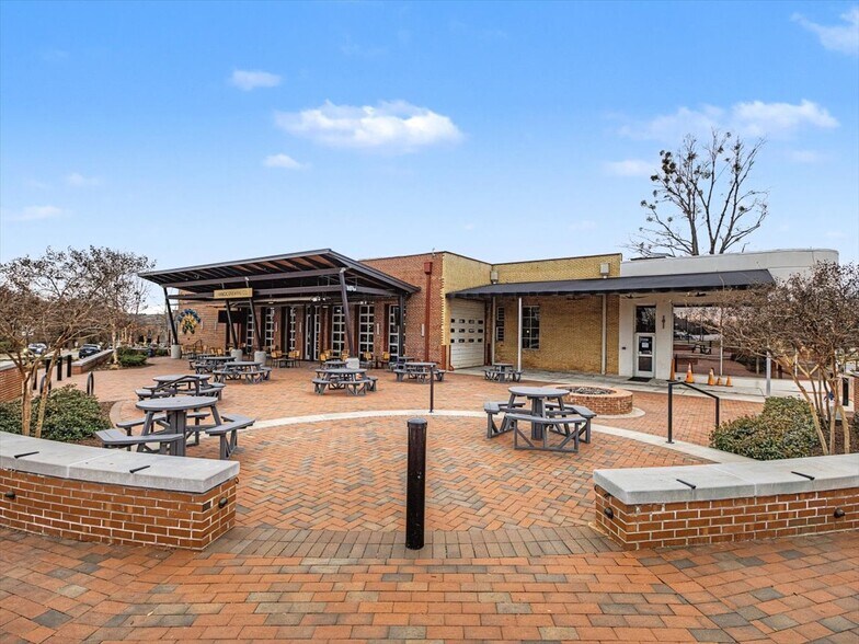 More Photos Of 39 West St, Pittsboro Restaurant For Lease