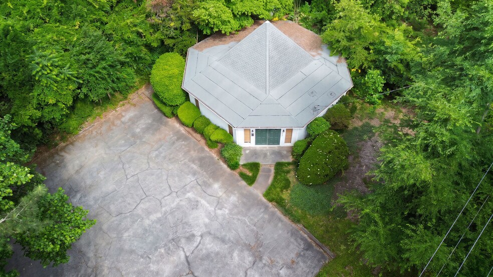 More Photos Of 2054 Harobi Dr, Tucker Specialty For Lease