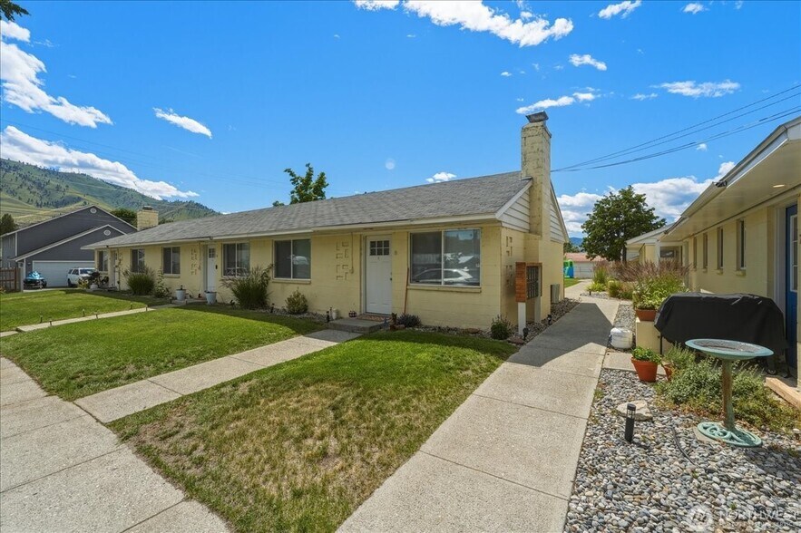 More Photos Of 315 W Gibson AVE, Chelan Apartments For Sale