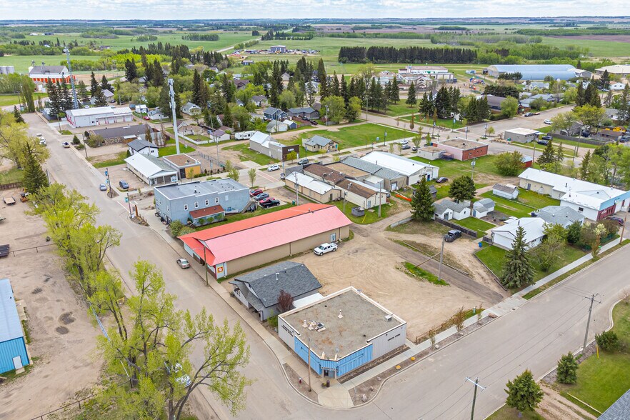 More Photos Of 23 Railway Av, Marwayne Storefront For Sale