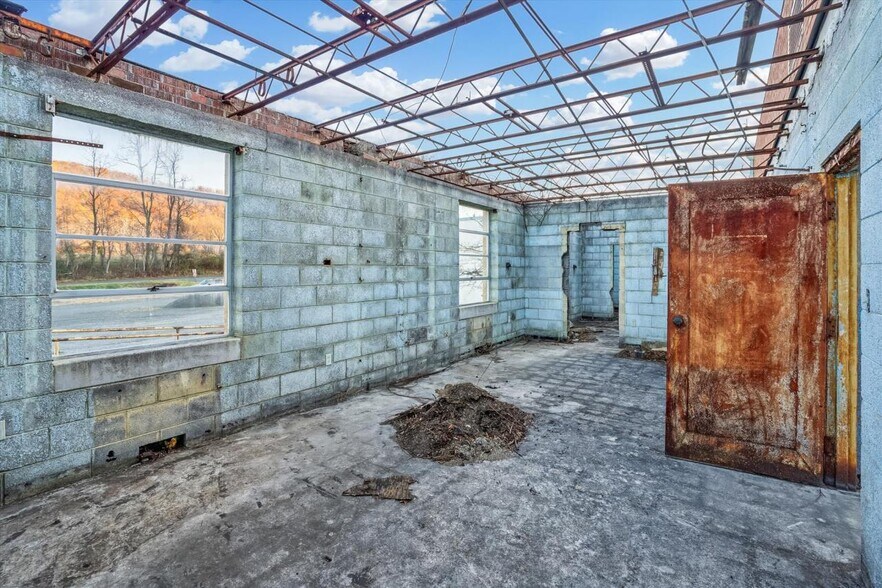 More Photos Of 113 Aileen Rd, Flint Hill Warehouse For Sale