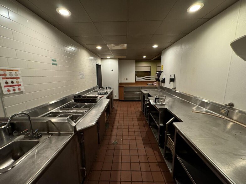 More Photos Of 4111 Timberlake Dr, Pontoon Beach Restaurant For Lease