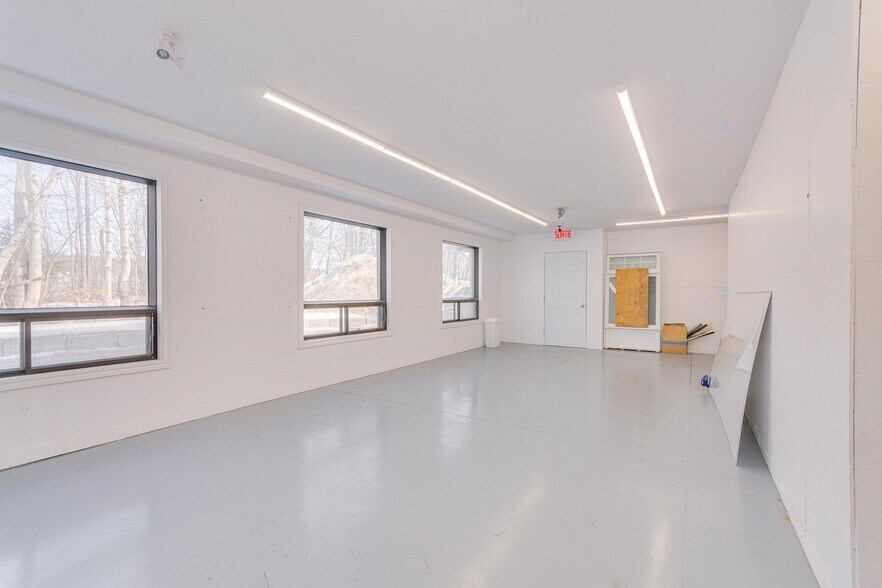 More Photos Of 1695 Rue Atmec, Gatineau General Retail For Sale