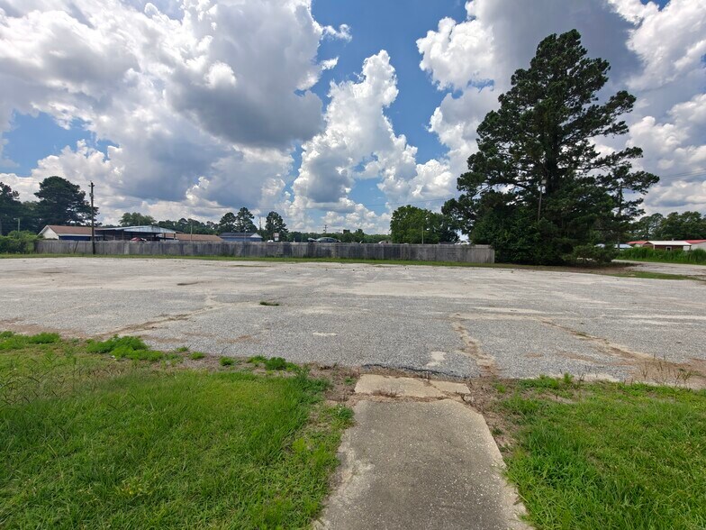 More Photos Of 46 Nordic Pl, Chadbourn Warehouse For Lease