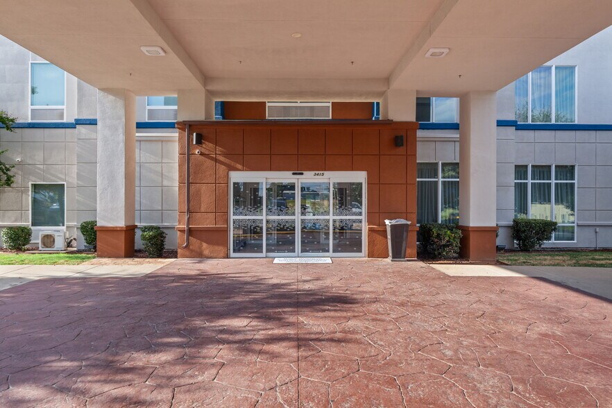 More Photos Of 3415 Ansley Blvd, Denison Hotel For Sale