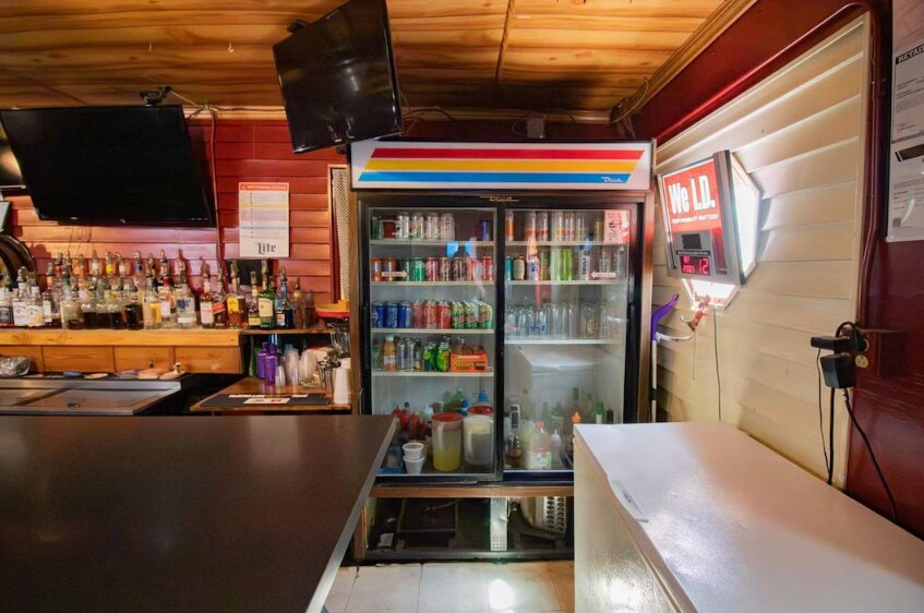 More Photos Of 160 Maincross St, Eldorado Bar For Sale
