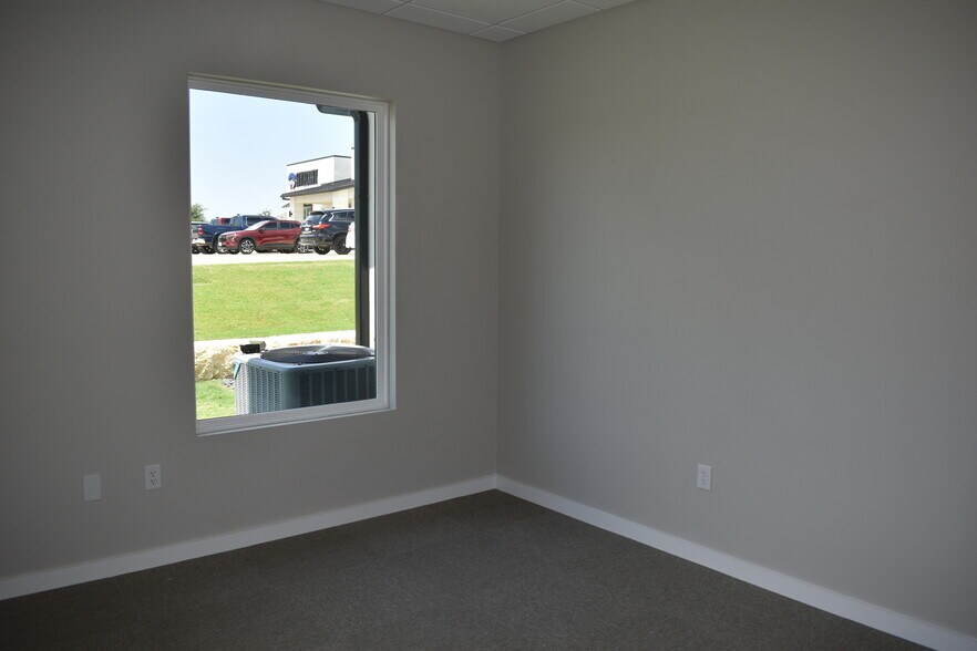 More Photos Of 216 Paloma Dr, Temple Office For Lease