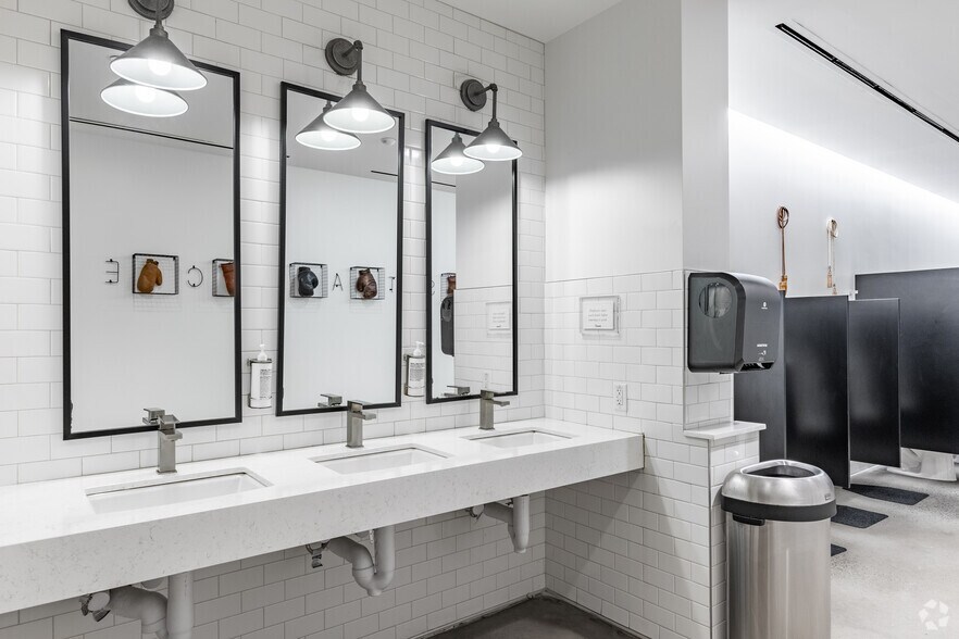 More Photos Of 3535 Peachtree Rd NE, Atlanta Coworking Space