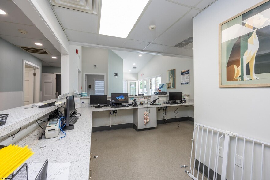 More Photos Of 535 Maple Ave, Linwood Veterinarian Kennel For Lease