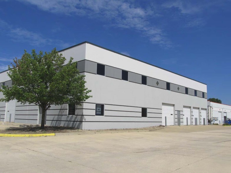 Primary Photo Of 750 N 17th St, St Charles Warehouse For Lease