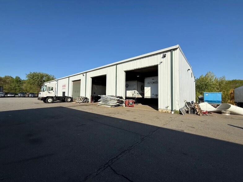 More Photos Of 442 Washington St, Auburn Service For Lease