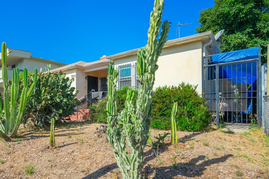 More Photos Of 2011 S Shenandoah St, Los Angeles Apartments For Sale