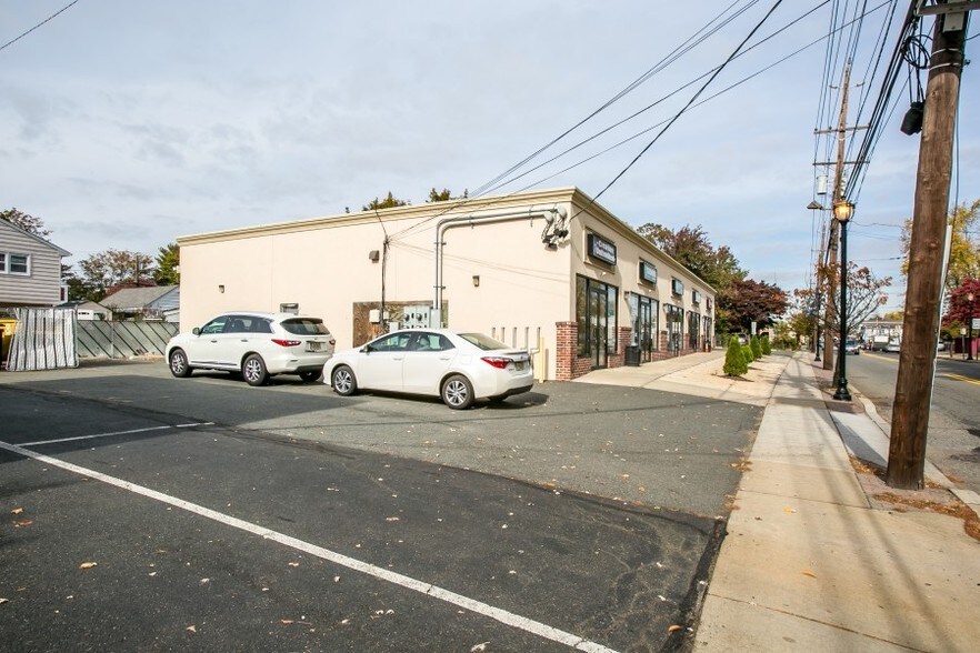 More Photos Of 10-16 River Rd, Fair Lawn Freestanding For Lease