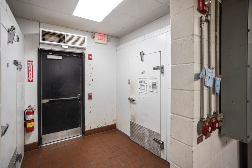 More Photos Of 762 Veterans Pky, Hinesville Restaurant For Sale