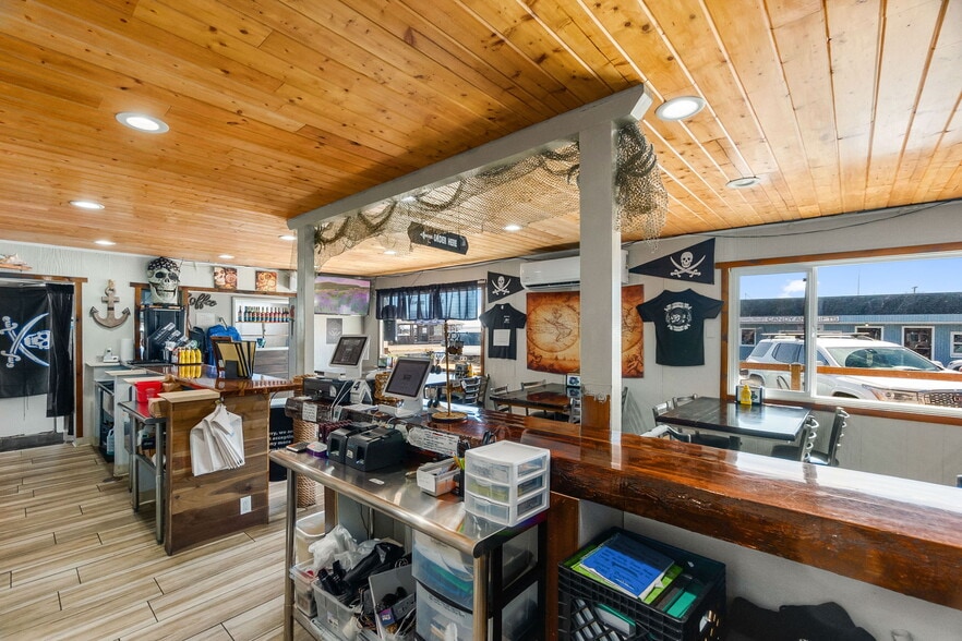 More Photos Of 2401 Westhaven Dr, Westport Flex For Sale