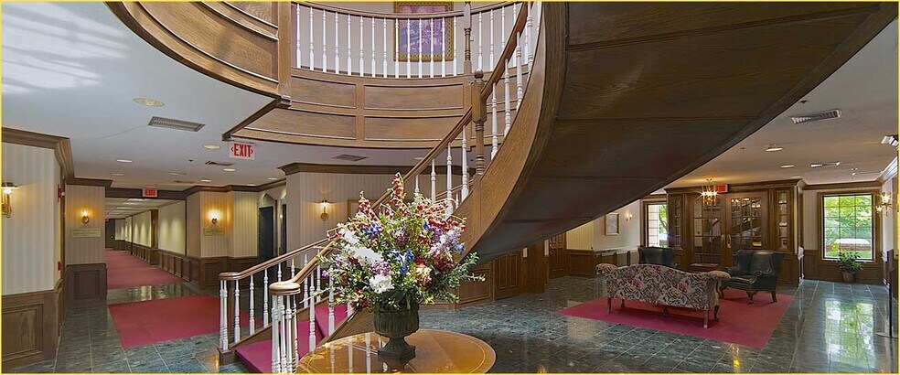 More Photos Of 33 Bloomfield Hills Pky, Bloomfield Hills Office For Lease