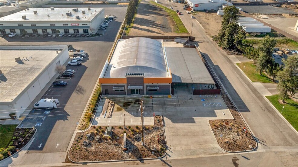 More Photos Of 10417 W Goshen Ave, Visalia Warehouse For Sale