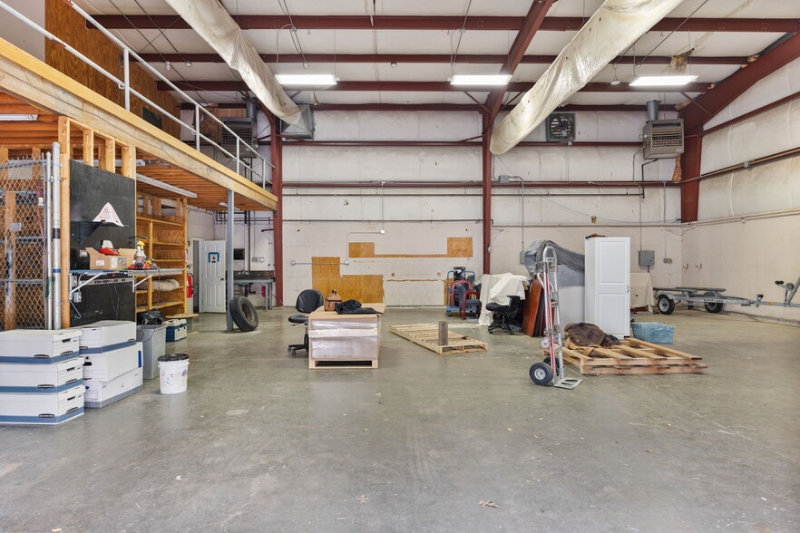 More Photos Of 26 Bixby Ave, Middleton Warehouse For Lease