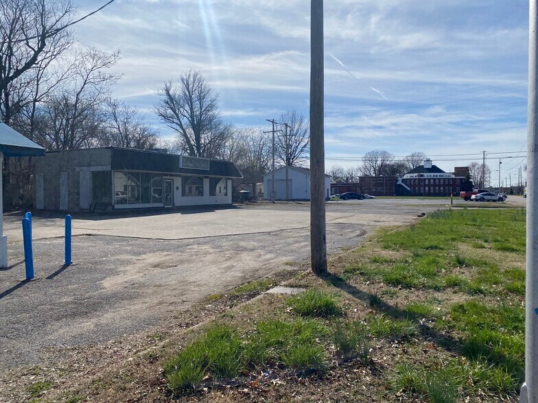 More Photos Of 401 S Kentucky Ave, Evansville Freestanding For Sale