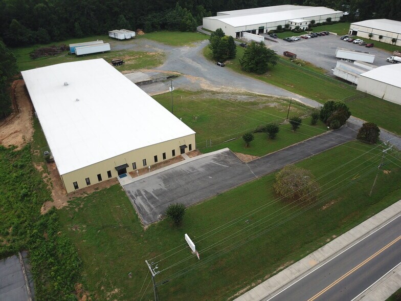 More Photos Of 519 Hill Rd, Dalton Warehouse For Lease